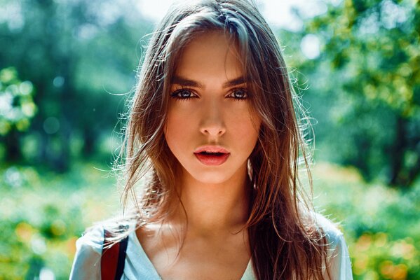 La cara de una hermosa chica rusa espectacular