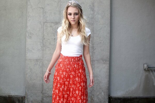 La actriz rubia Anna-Sophia Robb en una sesión de fotos