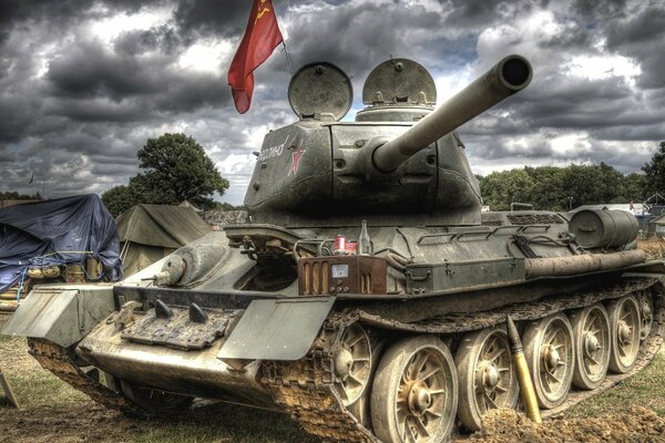 Char soviétique t-34 - 85 le jour de la victoire