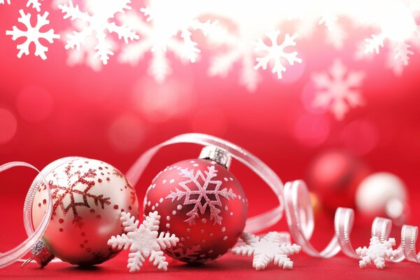 New Year wallpaper red and white Christmas balls