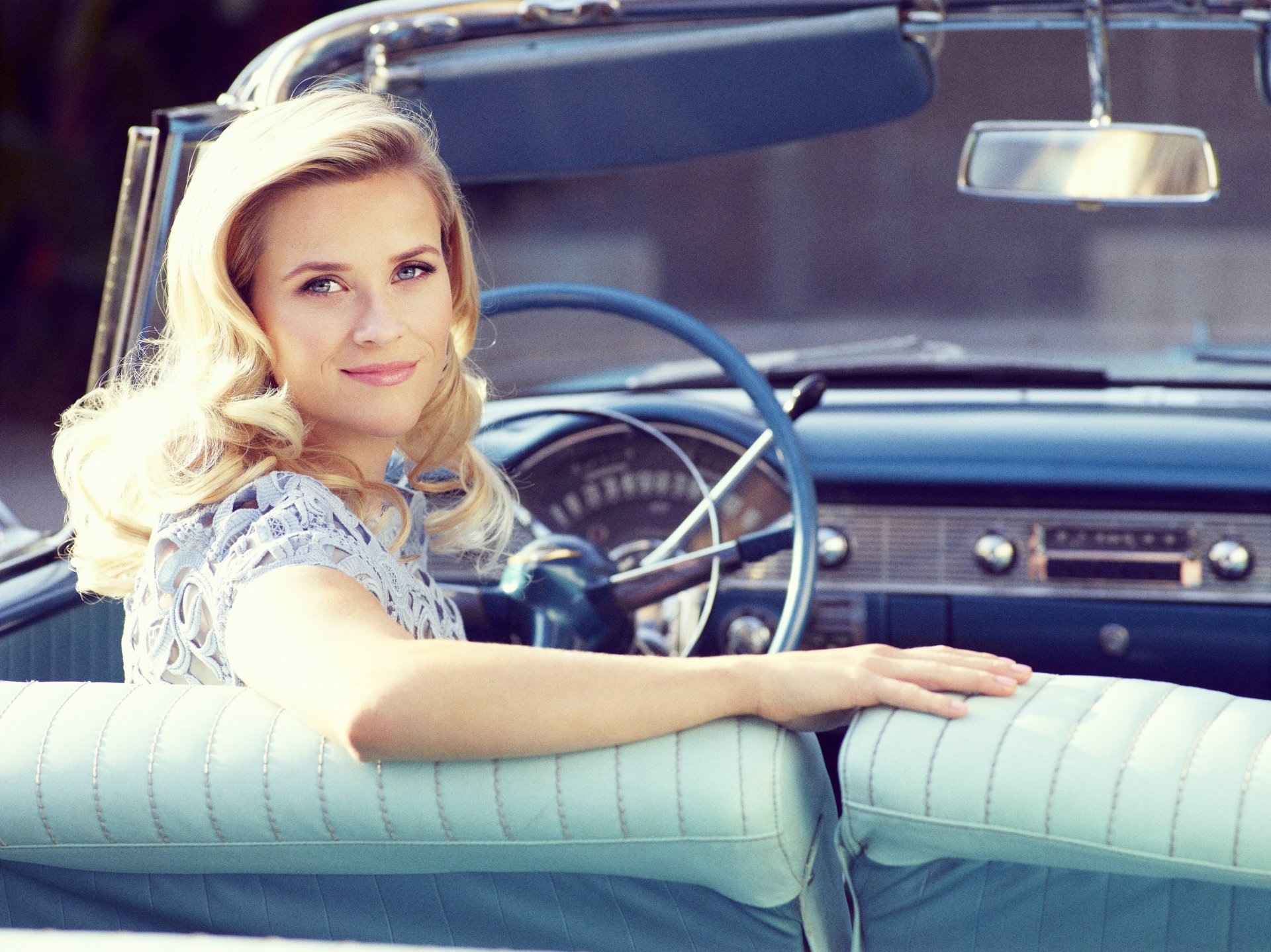 reese witherspoon actress blonde car convertible