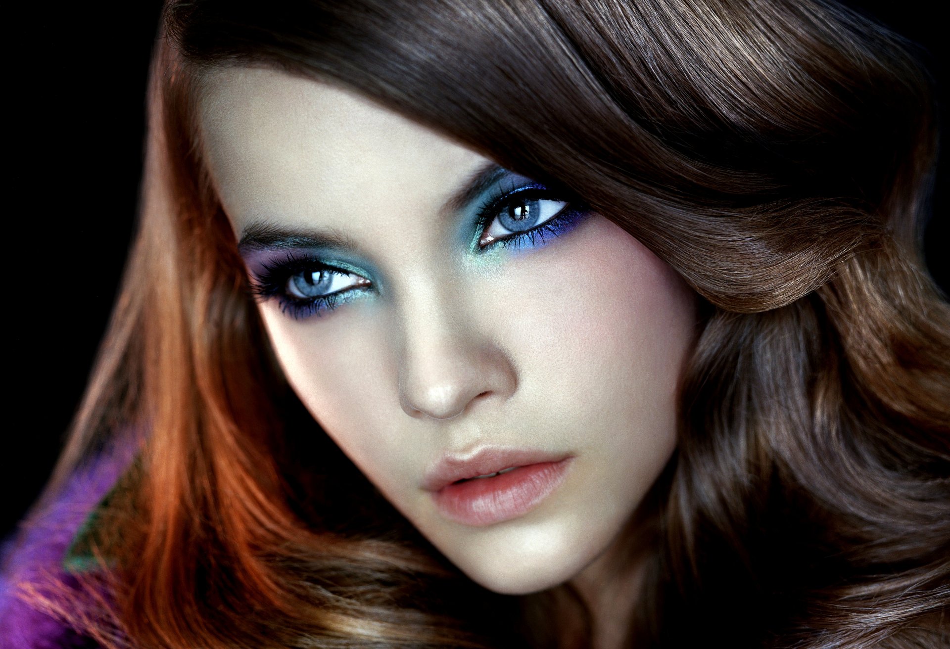 palvin barbara palvin modello ragazza bruna viso occhi blu trucco