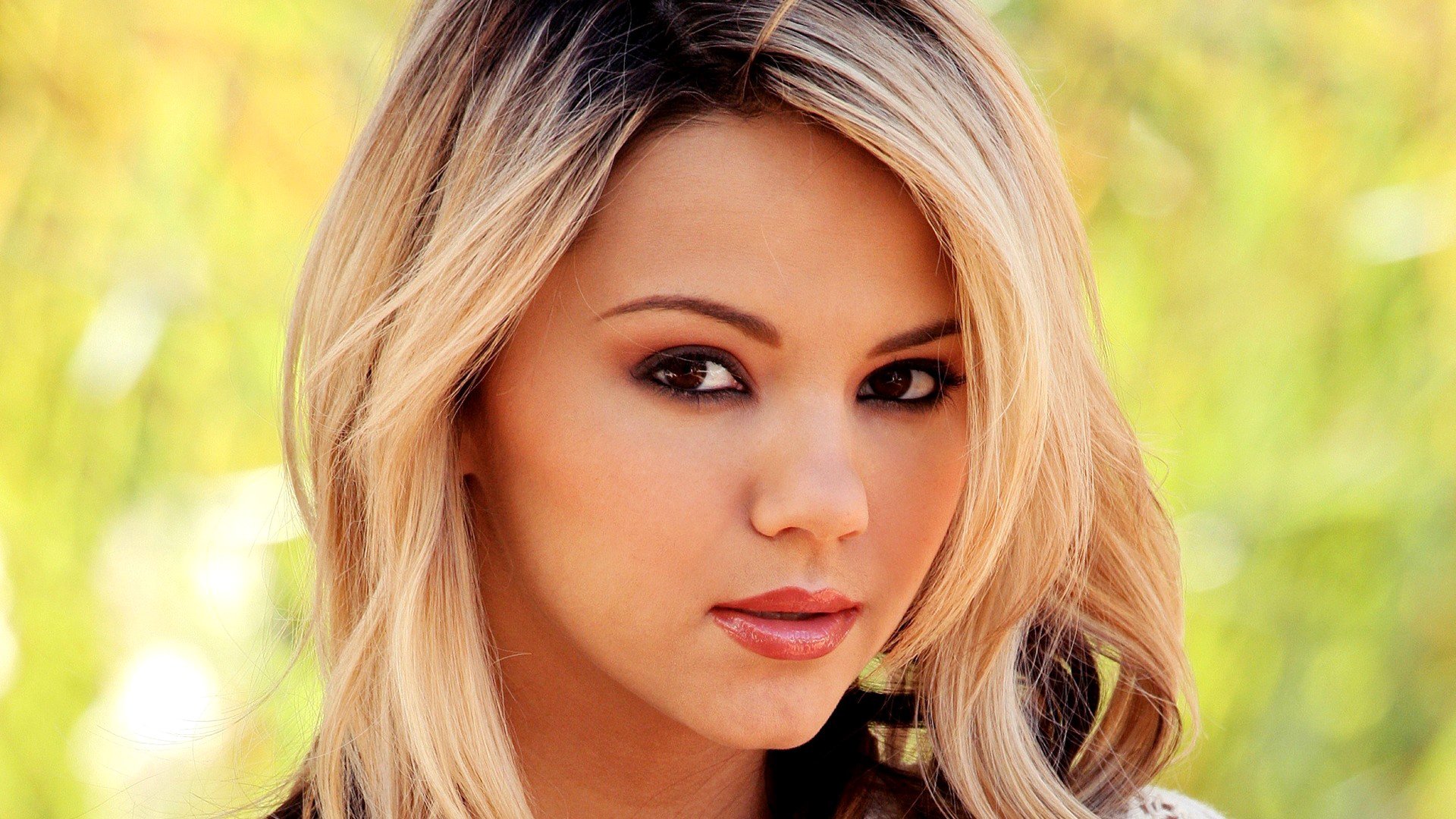 ashlynn brooke modello bionda viso vista