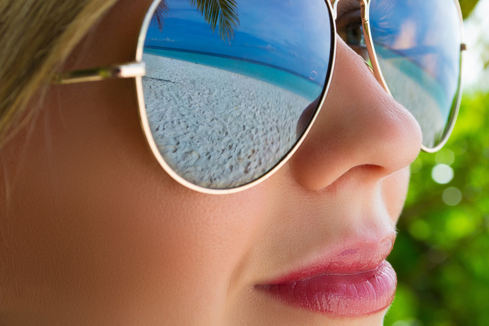 girl face sunglasses reflection beach