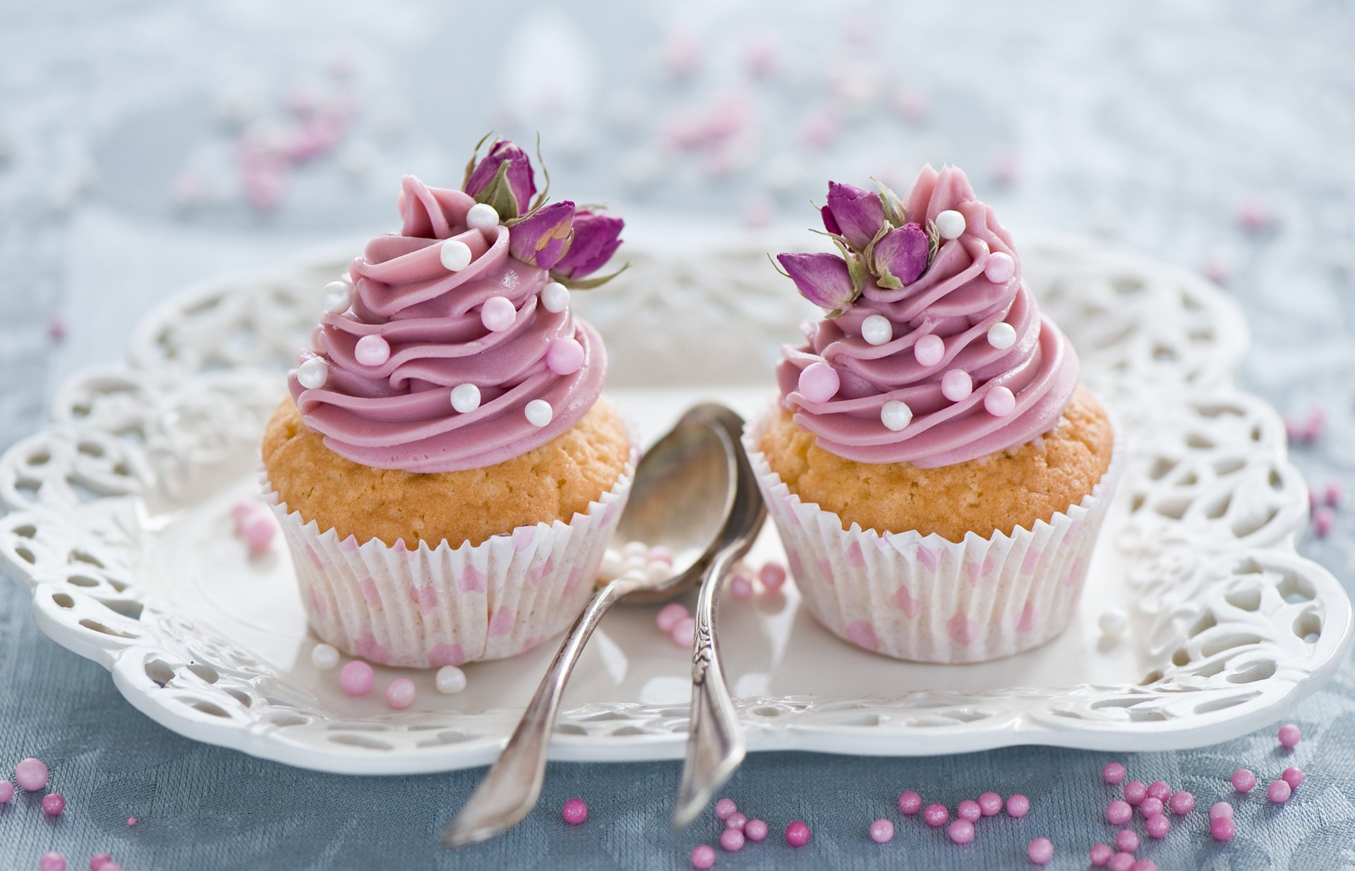 blumen muffins creme backen dekoration dessert rosa