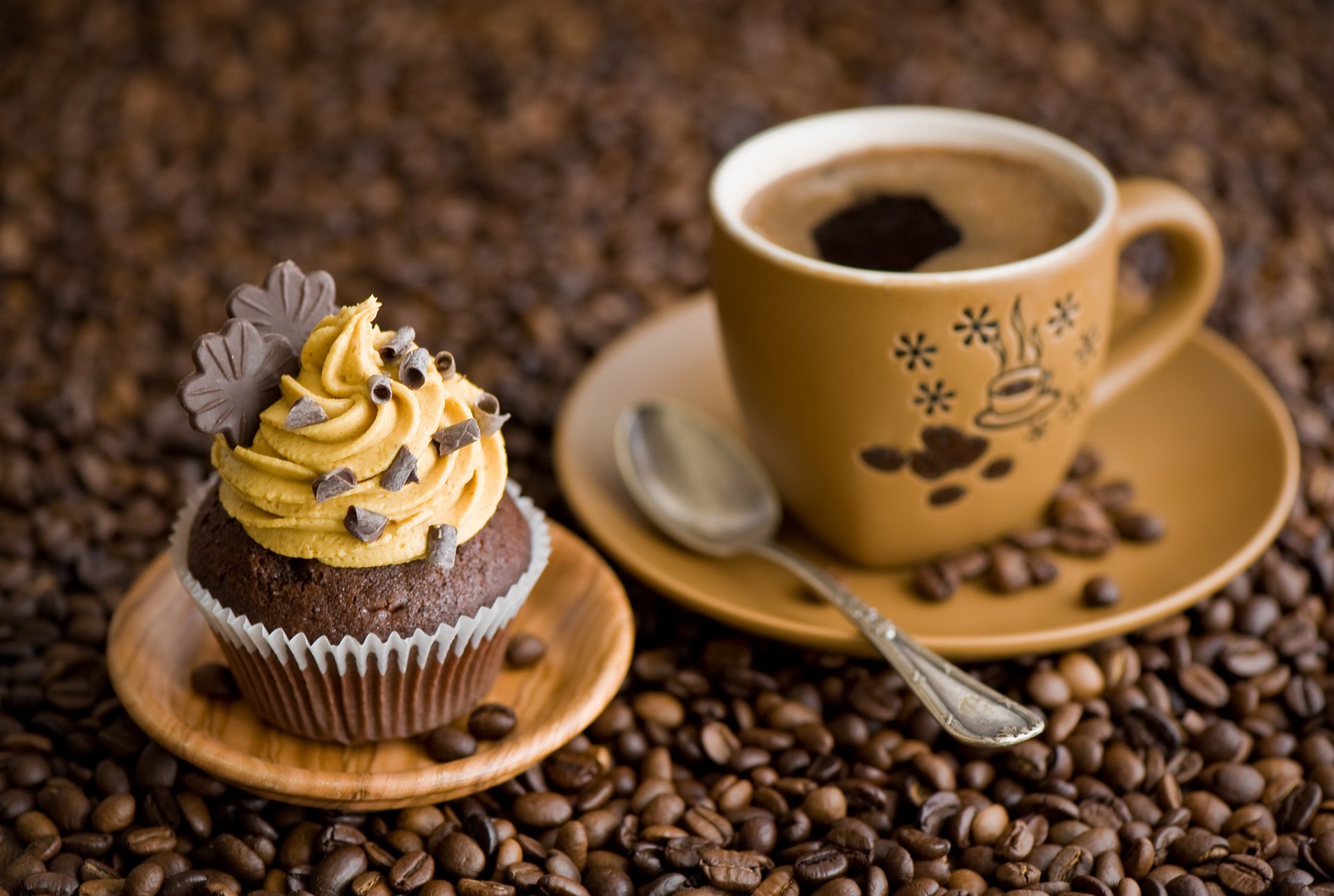 cupcake cream chocolate saucer cake cup leave