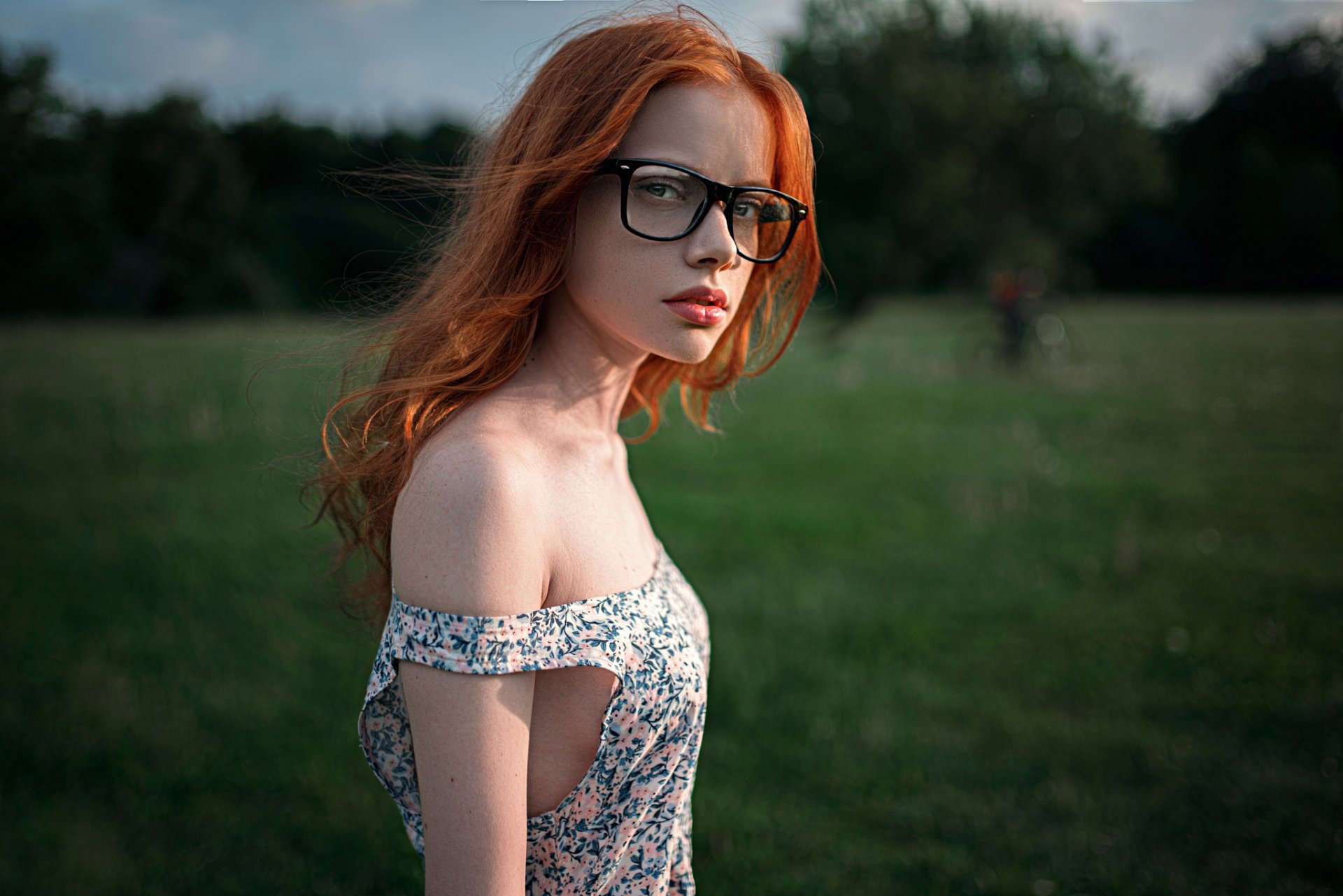 ekaterina yasnogorodskaya katya katyusha lunettes taches de rousseur georgy chernyadyev