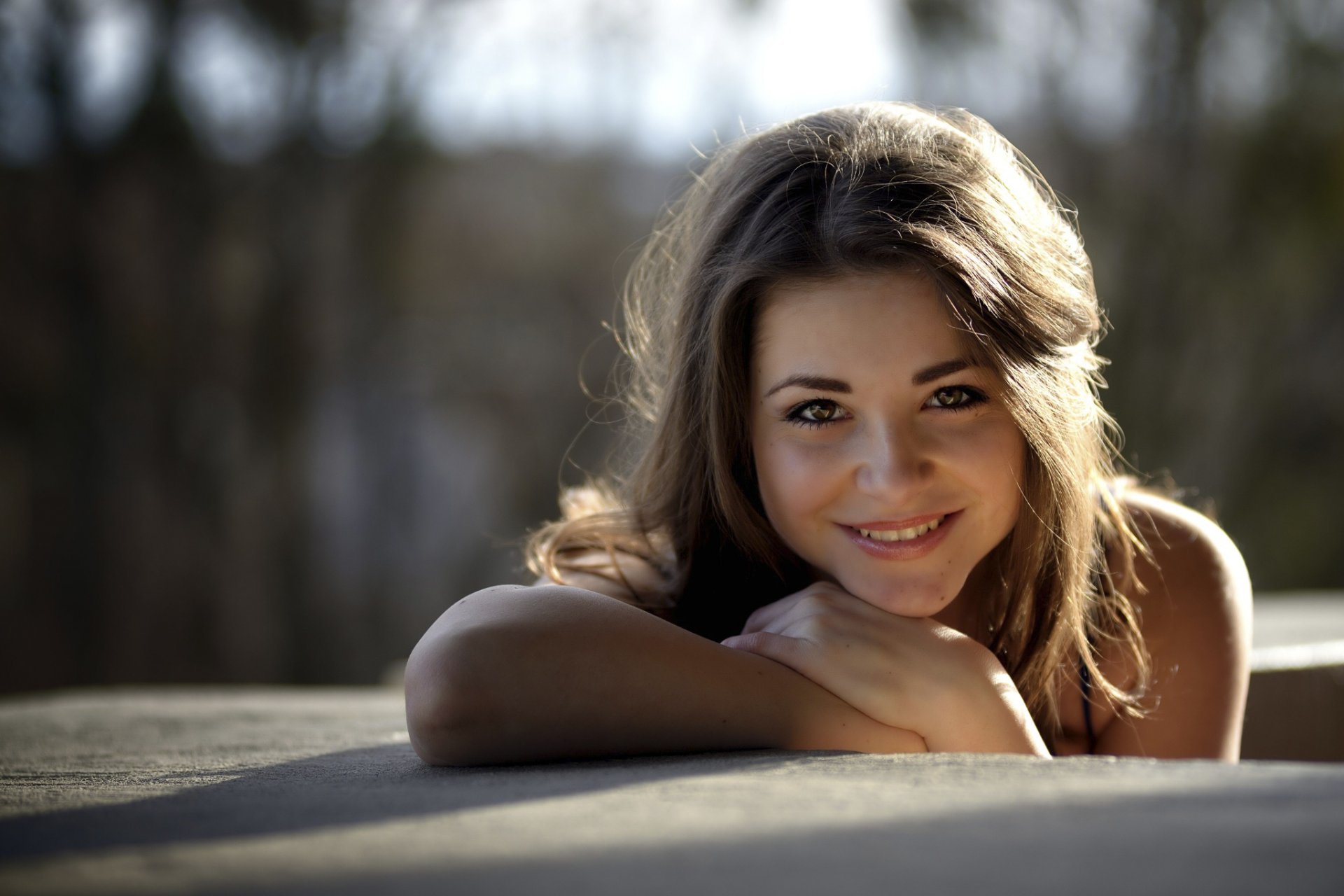 dana yeux bruns portrait sourire