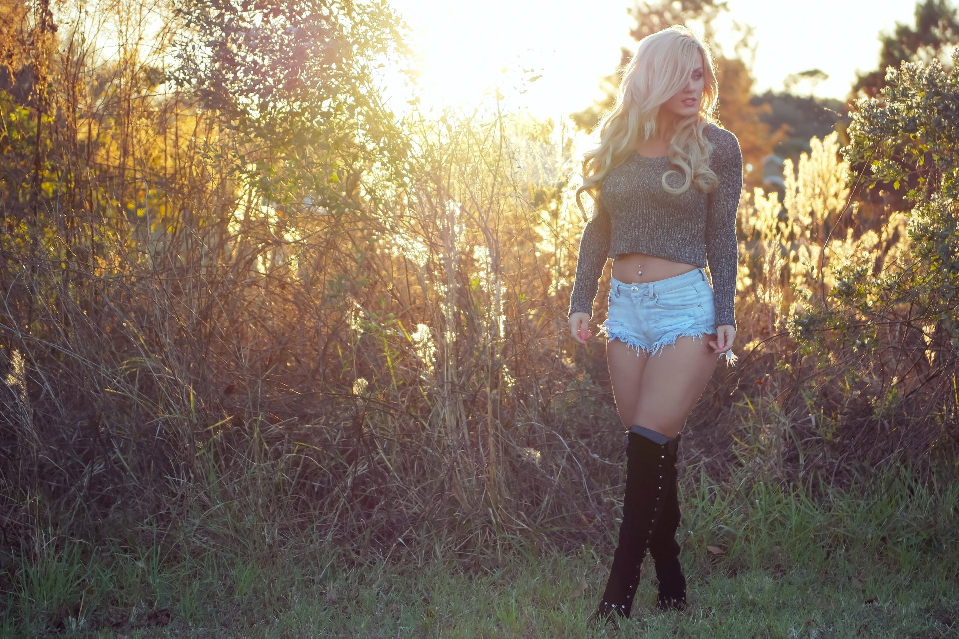 girl shorts boot