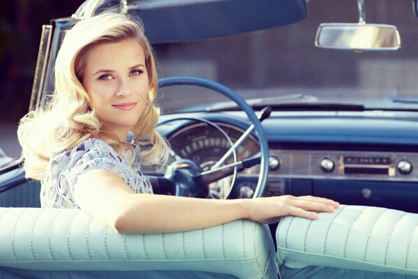 Reese witherspoon blonde in a convertible