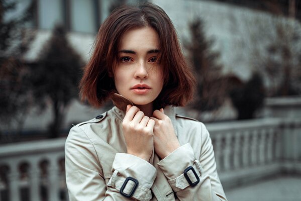 Portrait d une fille aux yeux bruns russe