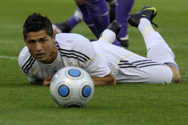 Ronaldo jeune sur le terrain pendant le match