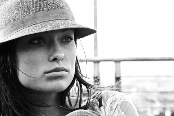 La actriz Olivia Wilde foto en blanco y negro