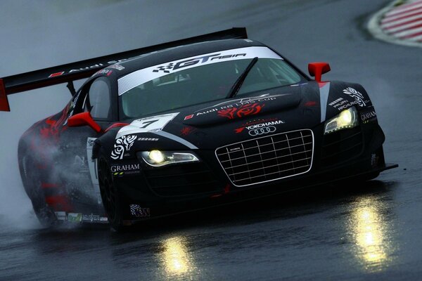 Audi R8 Sports Super Atomic car in competizione