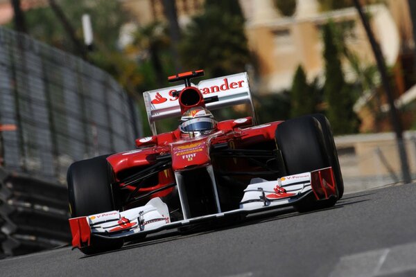 Fernando Alonso al volante en la fórmula 1