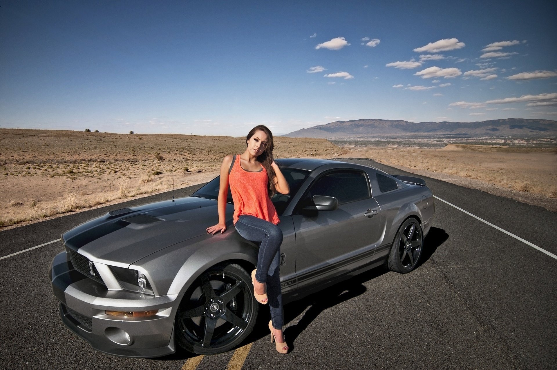 ford mustang gt500 mädchen shelby straße wüste