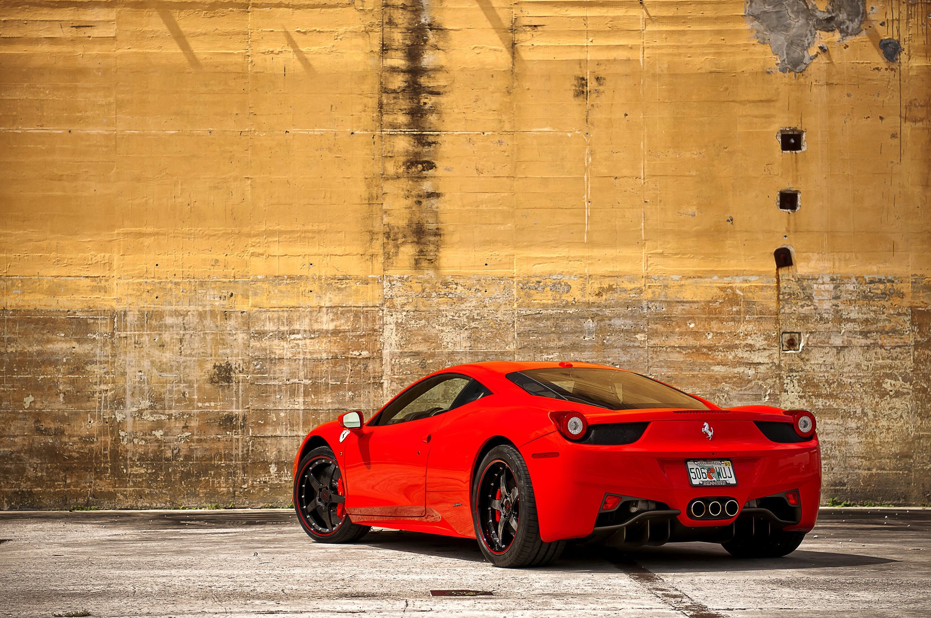 458italia ferrari mur rouge red miroir ferrari italie yellow