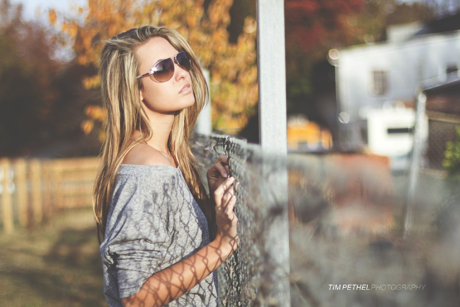 fille lunettes modèle en plein air