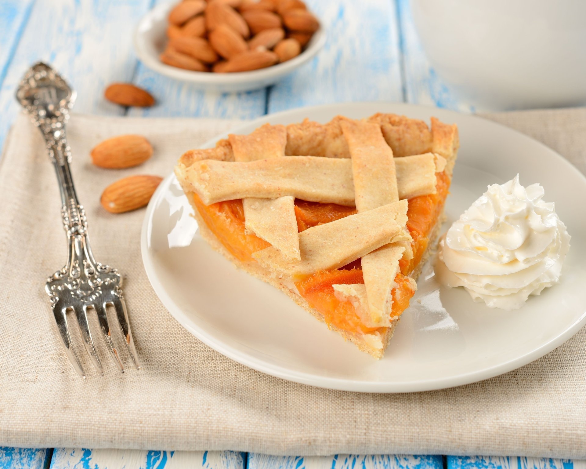 pastel almendras crema albaricoque relleno postre