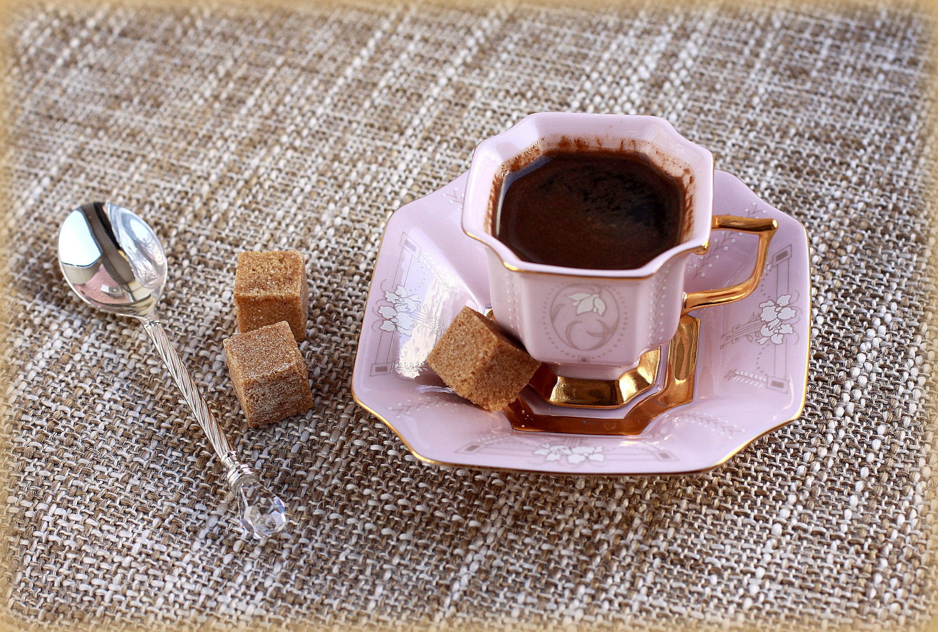 café porcelana azúcar cuchara rosado taza naturaleza muerta