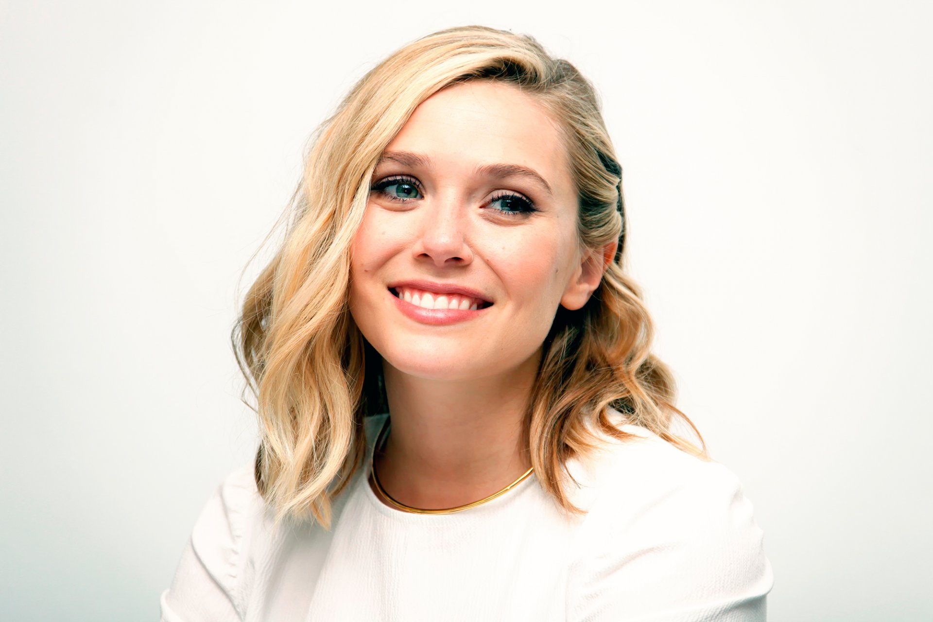 elizabeth olsen press conference avengers: age of ultron 2015