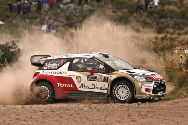 Citroen drives on a dusty road