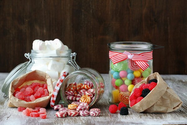 Bonbons bonbons jujube dans des bocaux en verre