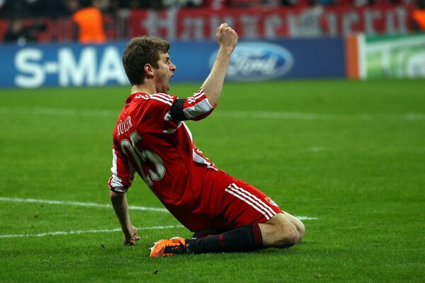 Muller on his knees rejoices at the goal