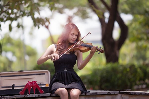 Schizzo musicale, asiatica al violino