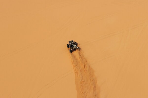 Rallye durch den Sand in der Wüste