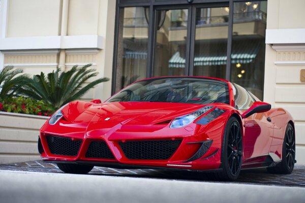 Ferrari rouge à Monte Carlo