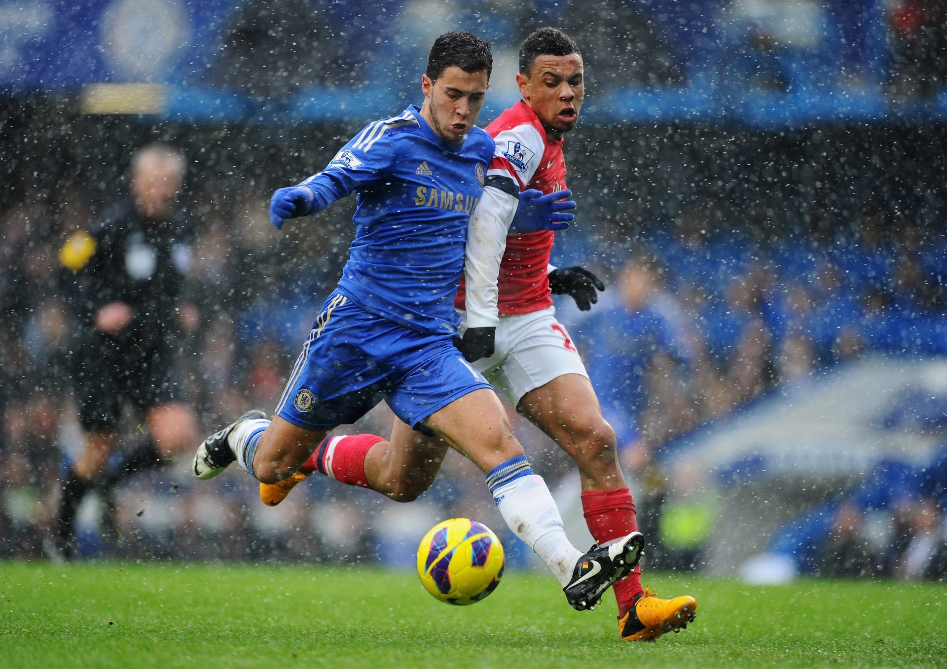 chelsea arsenal ball