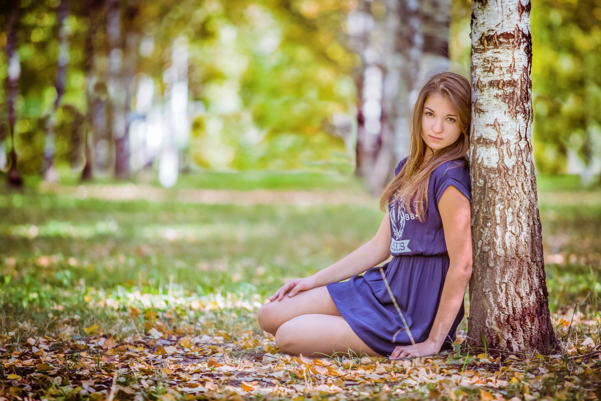 nastya otoño árbol piernas