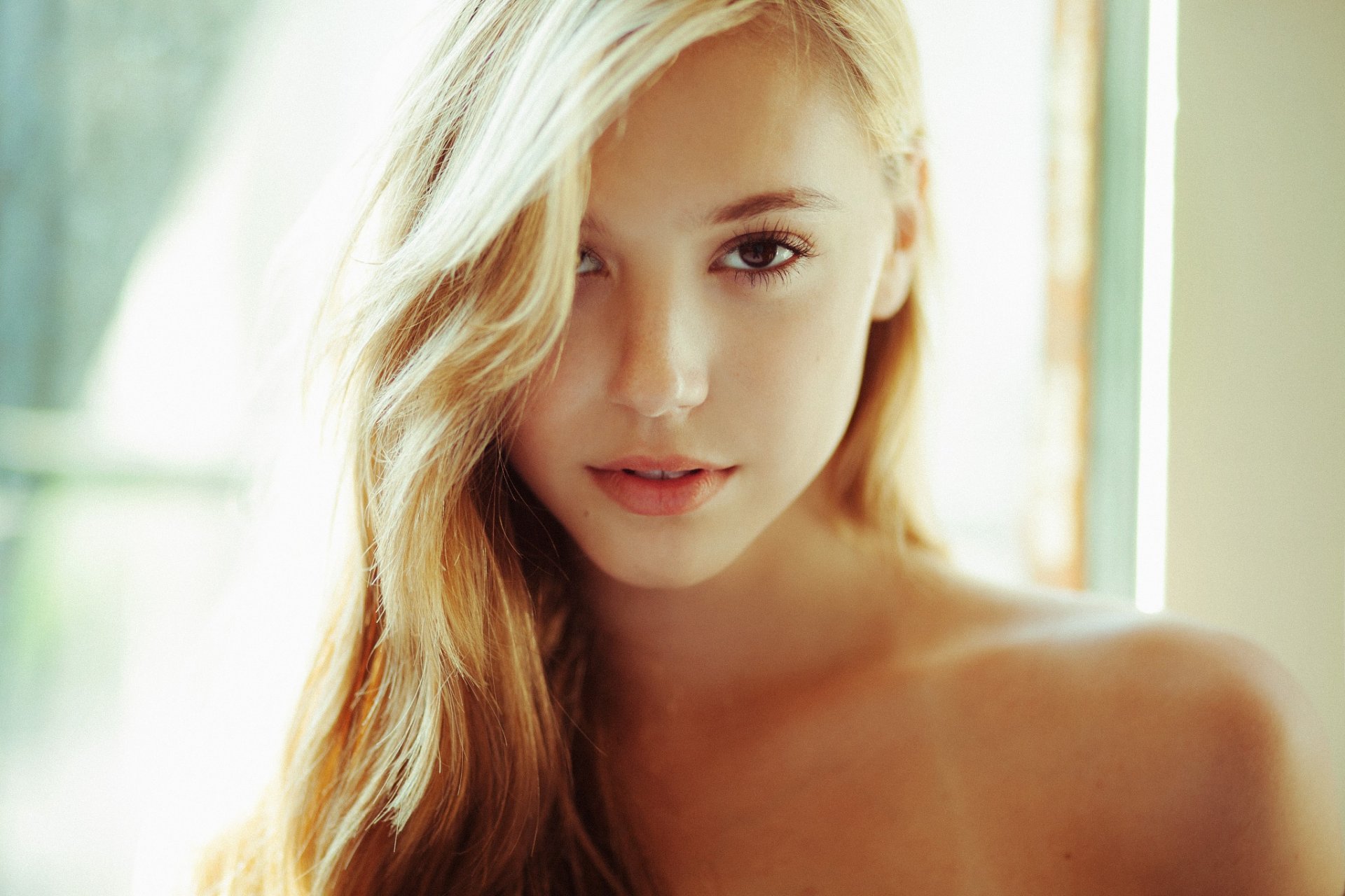 alexis ren girl blonde cute