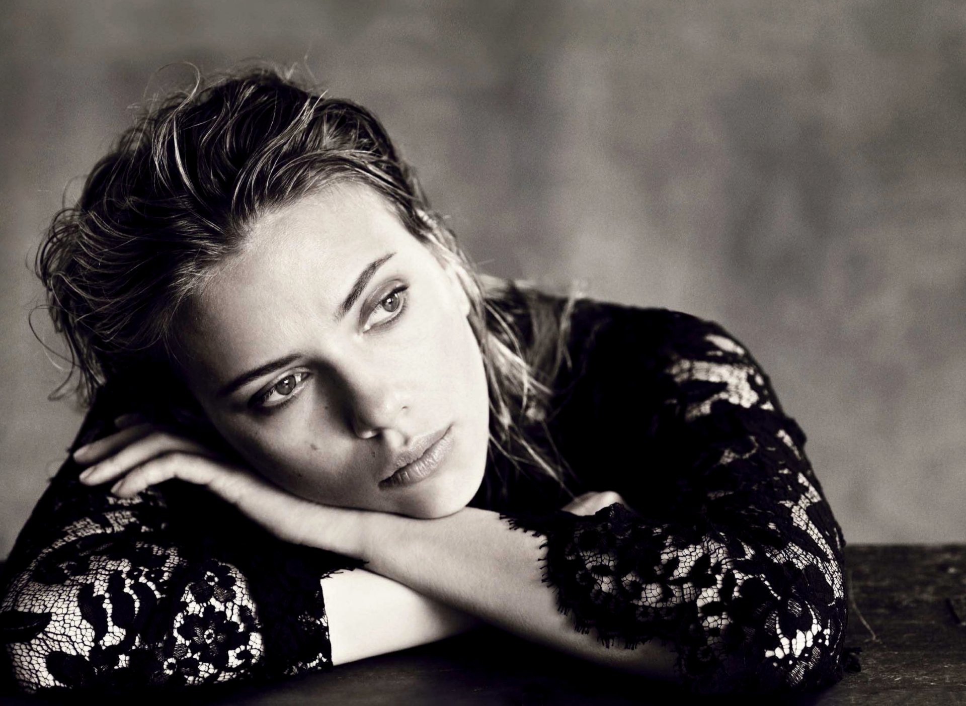 scarlett johansson actrice fille vue robe noir