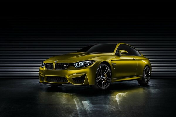 Concepto de BMW dorado en 3D