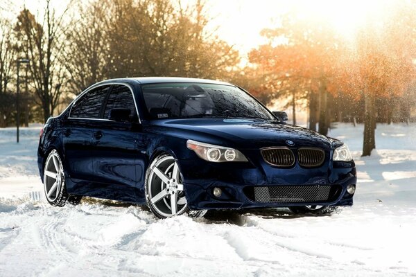 BMW sobrio en invierno