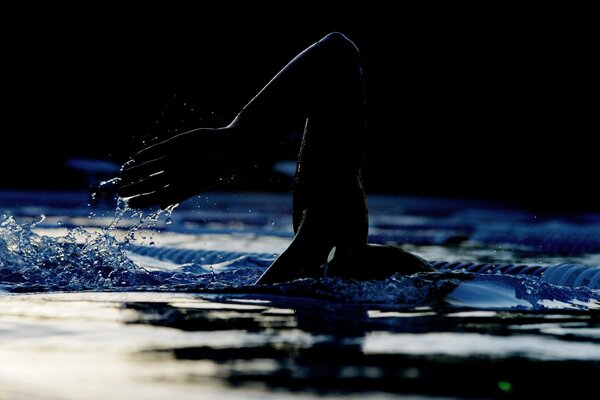 Il y a toujours beaucoup de nageurs dans la piscine