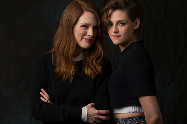 Kristen Stewart and Julianne Moore