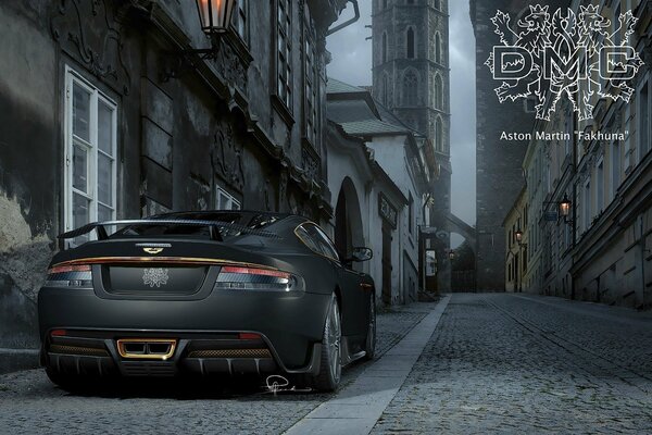 Supersportwagen Aston Martin in einer Gasse