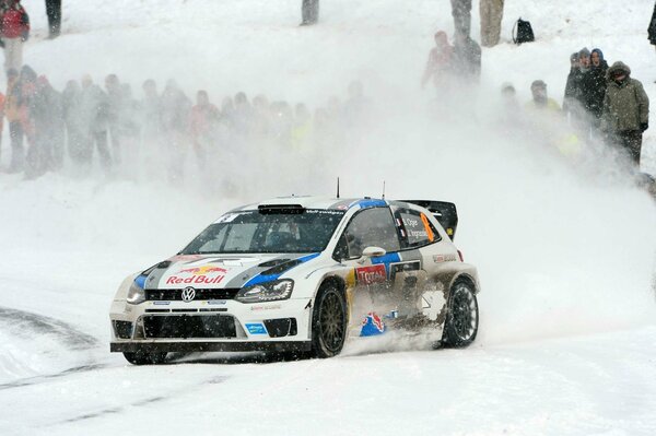 Volkswagen Polo im Winter bei der Rallye