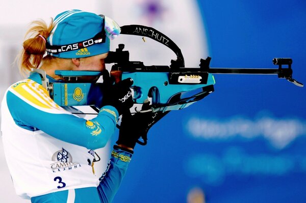 The biathlete holds the sight in position