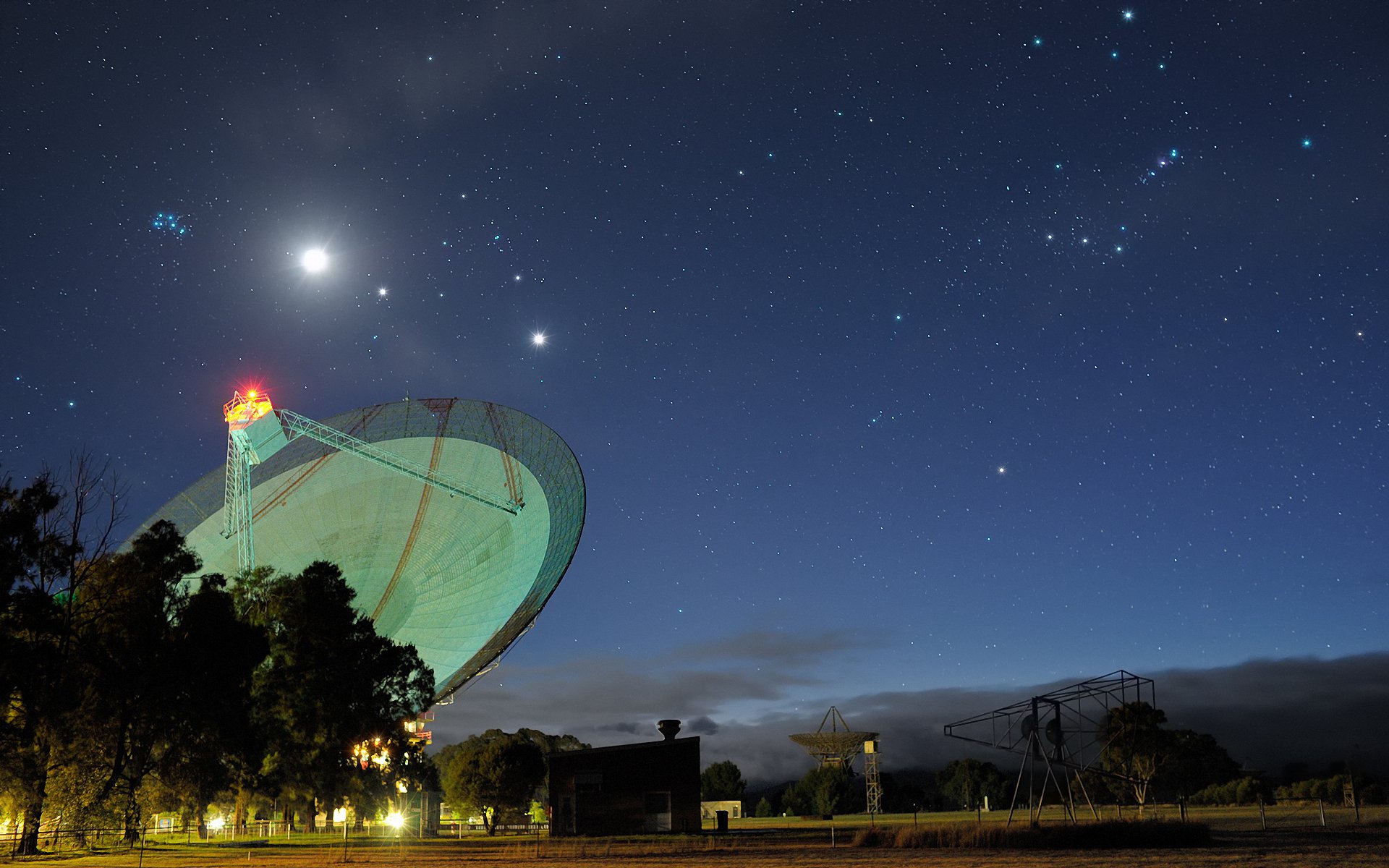 mond venus jupiter plejaden aldebaran betelgeuse radioteleskop australien