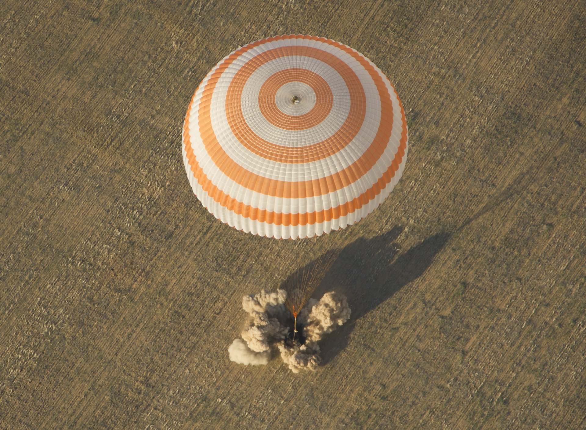 oyuz tma-04m landing parachute