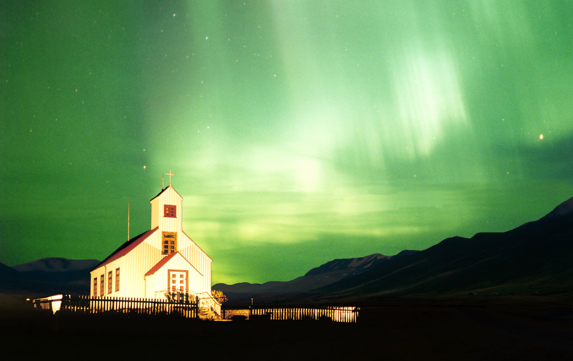 aurora boreal noche capilla