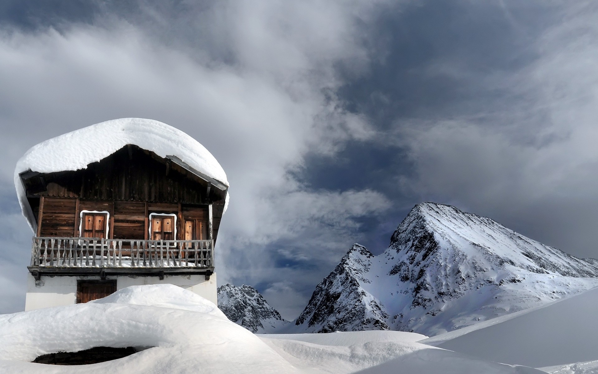 pico montañas nieve casa