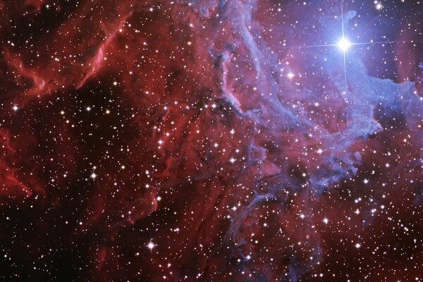 En el espacio. Nebulosa de la estrella llameante