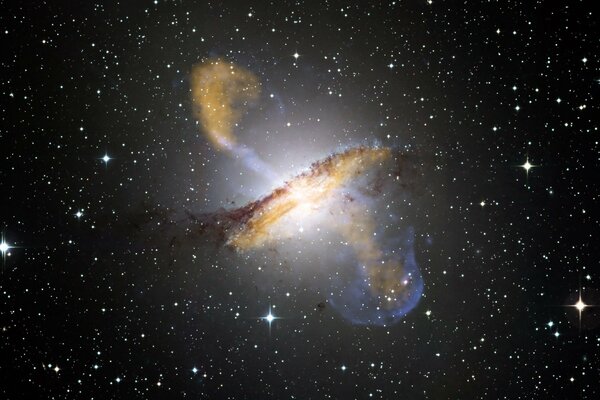 Туманность Андромеды в галактике в окружении звёзд