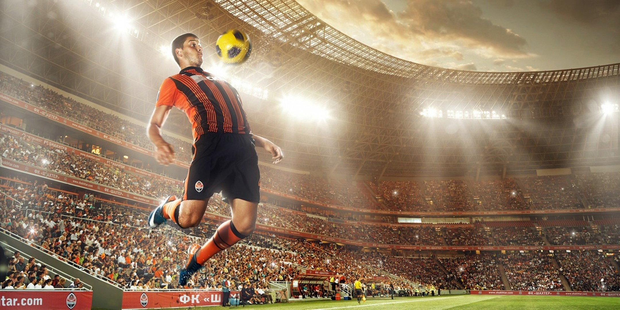 giocatore fc shakhtar palla yaroslav rakitsky donbass arena