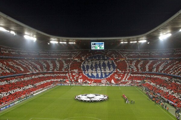 Estadio de fútbol de Múnich por la noche